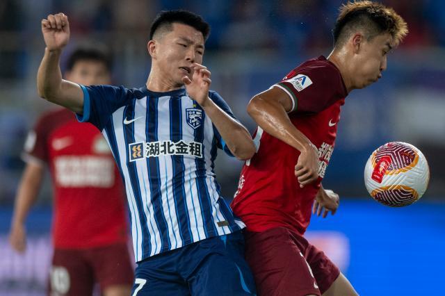 开云应用-【独家】黄龙带走强龙！前国奥队长抵海口跟队浙江